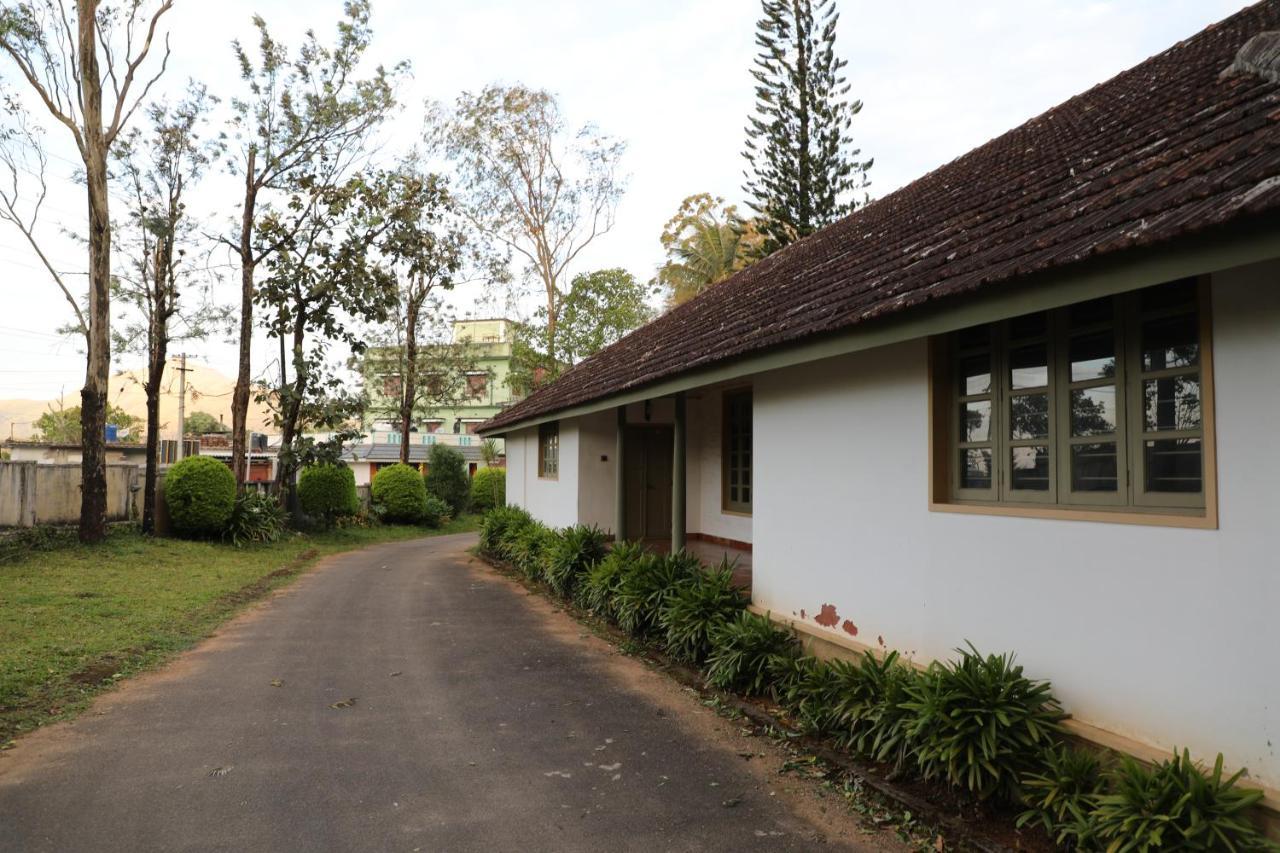 Sahyadri Ayurveda Hotel Pīrmed Екстериор снимка